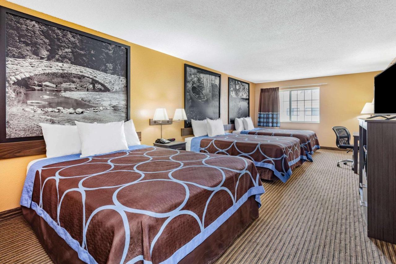 Super 8 By Wyndham Fort Dodge Ia Exteriér fotografie