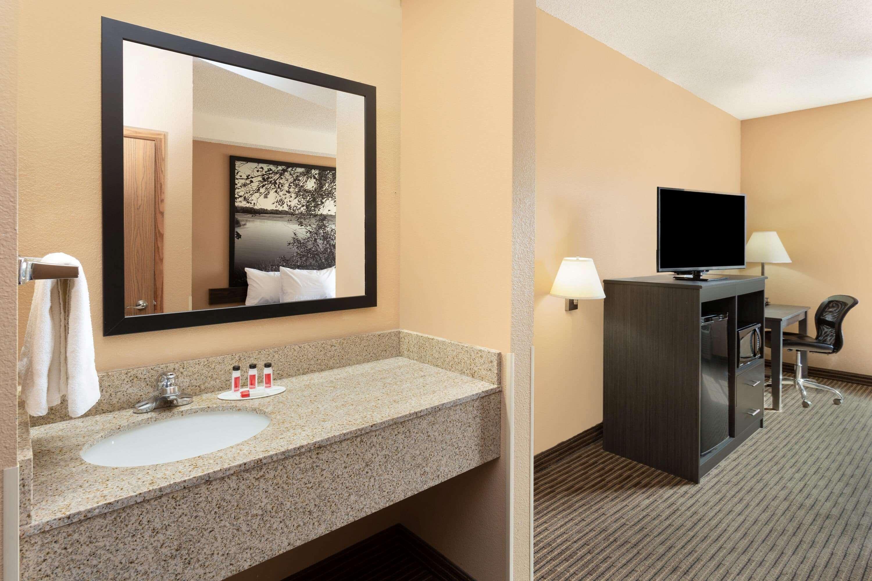 Super 8 By Wyndham Fort Dodge Ia Exteriér fotografie